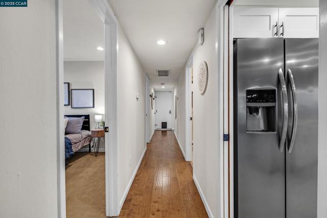 3716 Mesa Vista Dr, San Ramon CA: https://media.crmls.org/mediaz/4adb50bd-38e2-4555-92b1-072a3894ae62.jpg