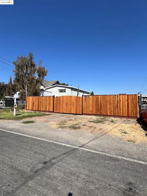 5218 Sandmound Blvd, Oakley CA: https://media.crmls.org/mediaz/4adb5321-62f0-444d-a281-6edcd1a34306.jpg
