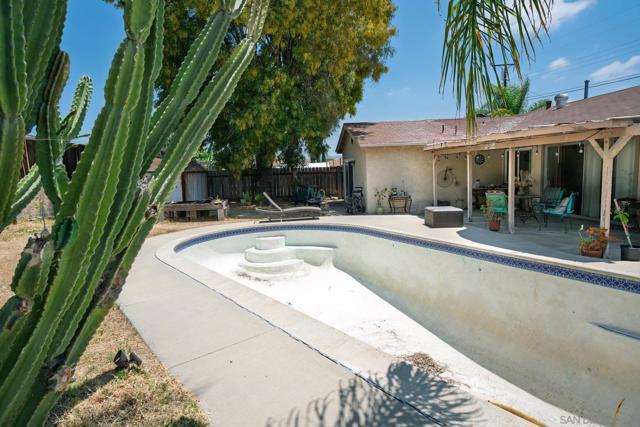 9530 Galston Drive, Santee CA: https://media.crmls.org/mediaz/4adbca7a-c482-406a-aaeb-8e593a2cc43a.jpg