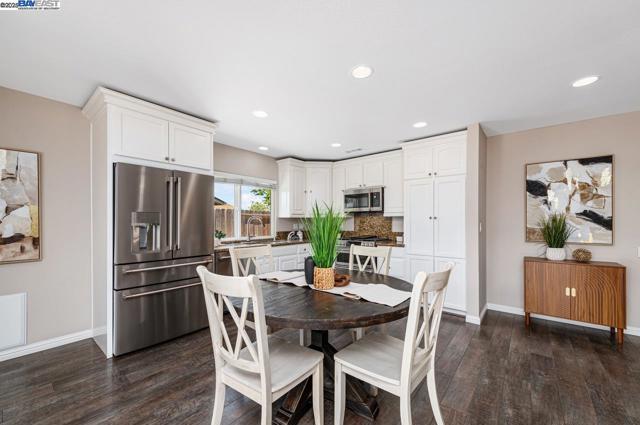 648 Buckeye Dr, Livermore CA: https://media.crmls.org/mediaz/4adc5a2e-f075-471f-8a5a-0fd0a9917f15.jpg