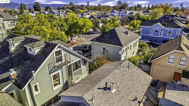 897 Oak Street, Alameda CA: https://media.crmls.org/mediaz/4adc851b-a8f3-4854-8138-fbbdb37ce977.jpg
