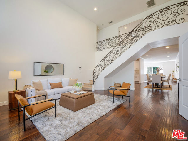 5417 Allott Avenue, Sherman Oaks CA: https://media.crmls.org/mediaz/4adcff66-8b29-48fa-8428-958694901db5.jpg