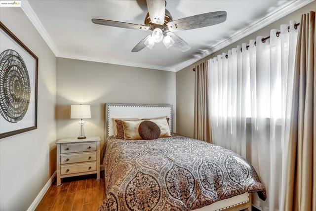 6610 Bancroft Avenue, Oakland CA: https://media.crmls.org/mediaz/4addb1ed-92f7-4457-ad2c-7923c17430da.jpg