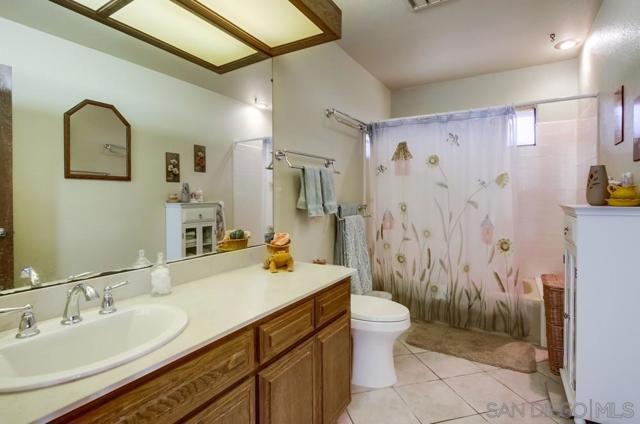 4742 Mount Helix Drive, La Mesa CA: https://media.crmls.org/mediaz/4ade039f-b9de-497c-8585-fc94fca5c4f6.jpg