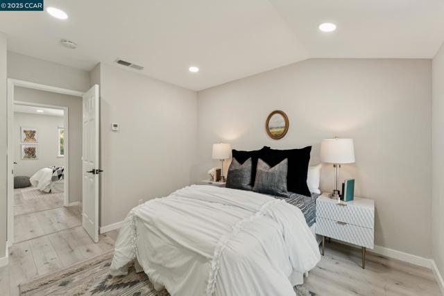 332 Kinross Dr, Walnut Creek CA: https://media.crmls.org/mediaz/4ade76c9-d809-4ee7-ae53-f6dd2c653495.jpg