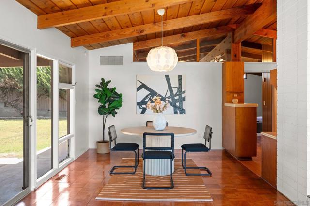1201 Via Barranca, La Jolla CA: https://media.crmls.org/mediaz/4ade7a4b-bf1e-4d76-b52a-9af1ce7a9ace.jpg