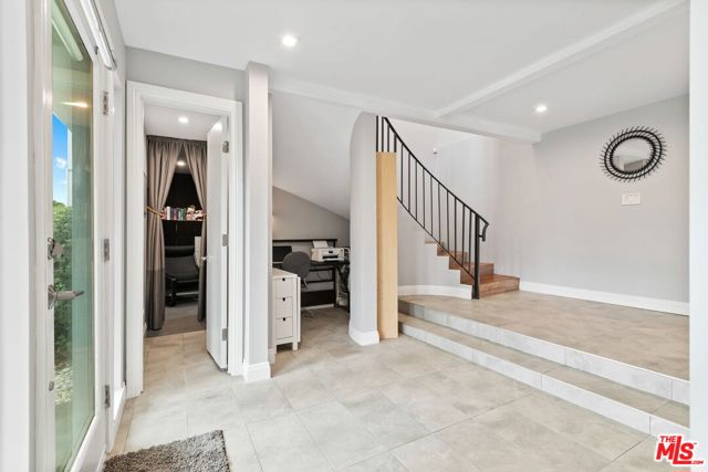 436 Levering Avenue, Los Angeles CA: https://media.crmls.org/mediaz/4ade82df-219e-4040-95e1-fe05159263bc.jpg