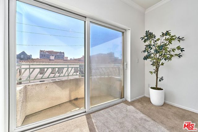 906 S Serrano Avenue, Los Angeles CA: https://media.crmls.org/mediaz/4adeaeb1-1060-45c2-908a-bf1e4bd2a8ef.jpg