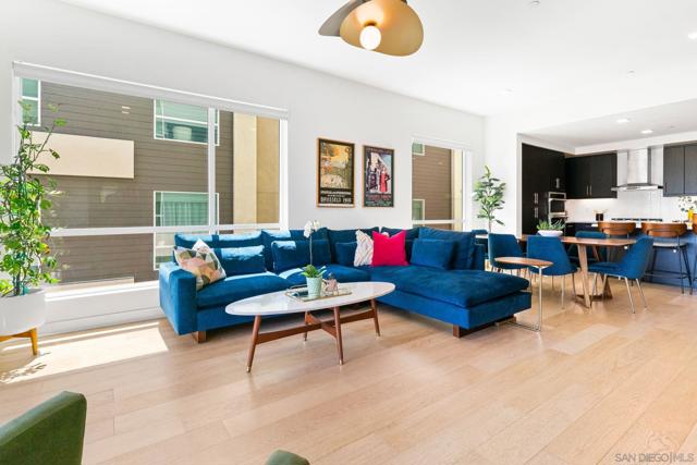 2400 Community Ln, San Diego CA: https://media.crmls.org/mediaz/4adecdb8-e1ae-4c08-9787-54685df4fc95.jpg