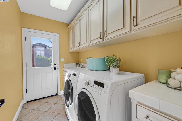259 Alden Ln, Livermore CA: https://media.crmls.org/mediaz/4adf1ade-b688-4774-8f61-464ecbec1ef1.jpg