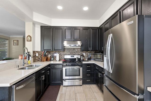 Detail Gallery Image 14 of 42 For 2259 Lago Ventana, Chula Vista,  CA 91914 - 3 Beds | 2/1 Baths