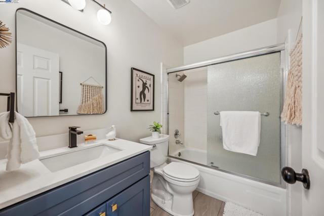 471 JOOST AVENUE, San Francisco CA: https://media.crmls.org/mediaz/4adf68cd-8ea0-4751-8b40-2900671004e7.jpg