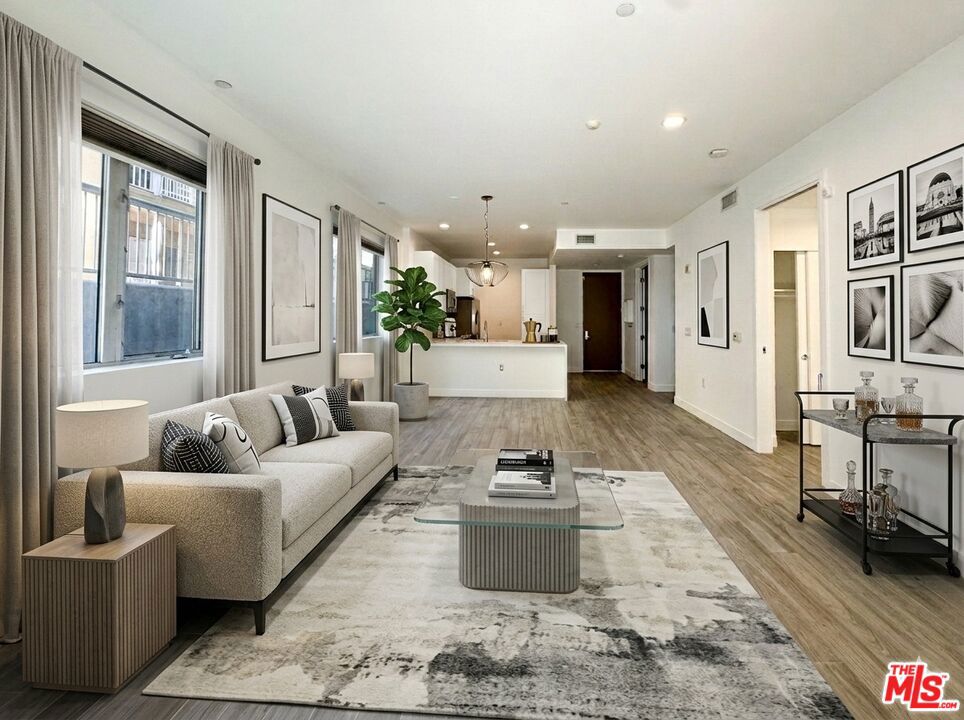 6001 CARLTON Way #101