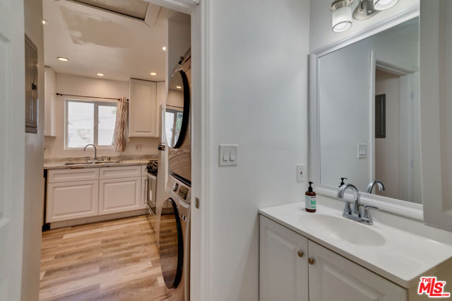 15011 Hartsook Street, Sherman Oaks CA: https://media.crmls.org/mediaz/4adfef95-11aa-4234-8ed9-d16f3347f53d.jpg