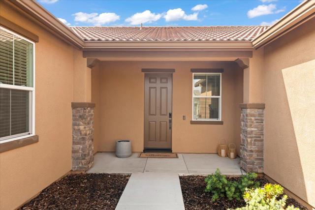 829 Crow Creek Circle, Galt CA: https://media.crmls.org/mediaz/4ae026f2-fdf3-4d34-82d1-356b222db103.jpg