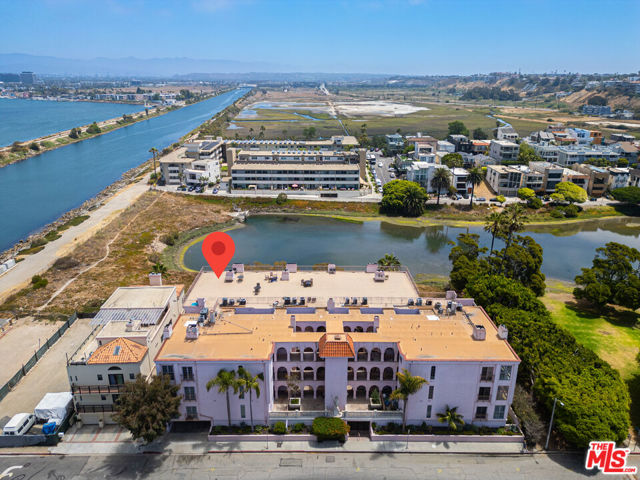 6220 Pacific Avenue, Playa del Rey CA: https://media.crmls.org/mediaz/4ae070c9-fdea-42af-bb84-b1185b1f85cb.jpg