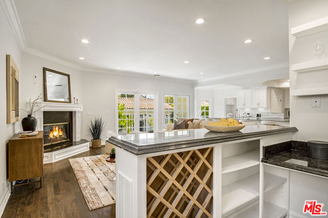 116 N Palm Drive, Beverly Hills CA: https://media.crmls.org/mediaz/4ae0f813-3ab5-4b42-b2f0-b3a49f49ebbb.jpg