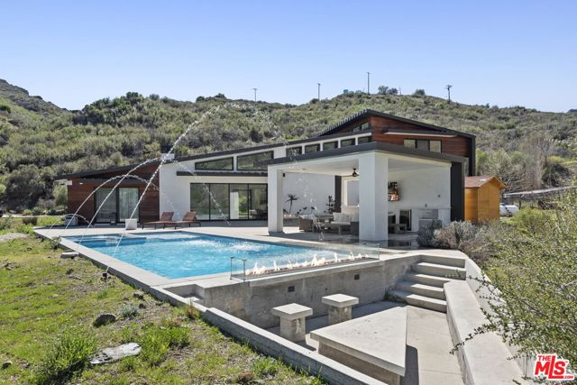 31830 Lobo Canyon, Agoura Hills CA: https://media.crmls.org/mediaz/4ae12fbc-665a-4deb-b6e8-558522b05e81.jpg