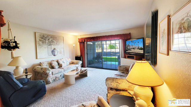 2700 E Mesquite Avenue, Palm Springs CA: https://media.crmls.org/mediaz/4ae17438-3abc-4481-a374-097fa0b3014c.jpg