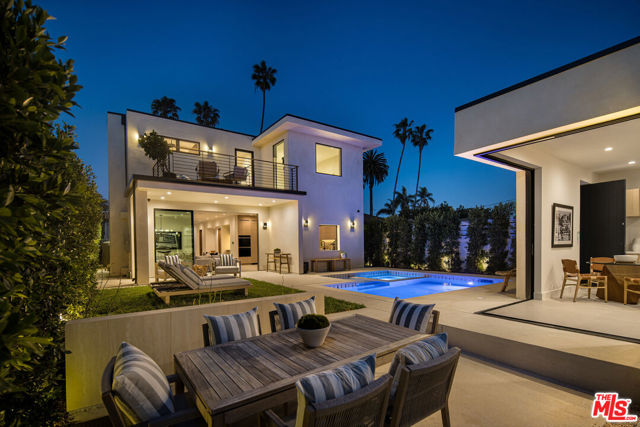 2115 Walnut Avenue, Venice CA: https://media.crmls.org/mediaz/4ae1f7fd-b9d7-4d51-933e-20e27cdd7ddd.jpg