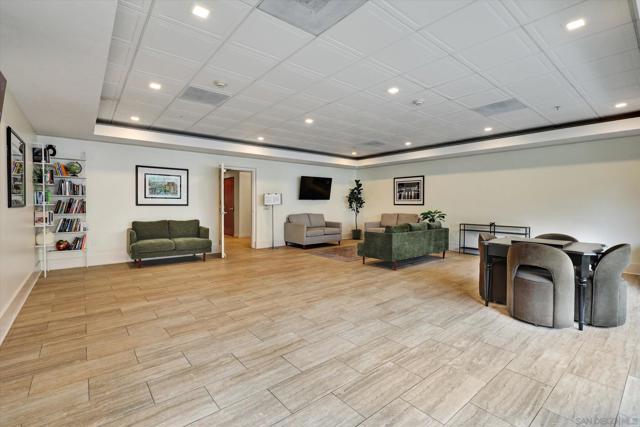 1601 India St, San Diego CA: https://media.crmls.org/mediaz/4ae224e0-99bd-4c73-98da-ea3747a48c2c.jpg