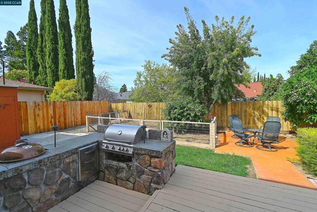 5091 Saint Celestine Ct, Concord CA: https://media.crmls.org/mediaz/4ae267ac-4ec1-4faa-80a6-e886f8b455ad.jpg