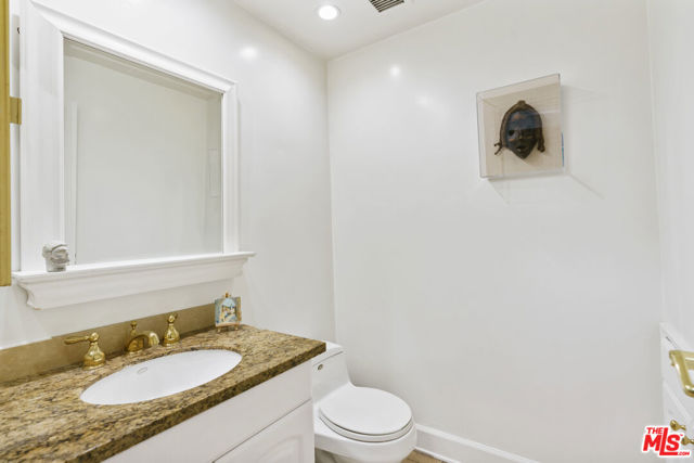 1131 Alta Loma Road, West Hollywood CA: https://media.crmls.org/mediaz/4ae2f983-4b6b-422d-9d54-b33659c8ecca.jpg