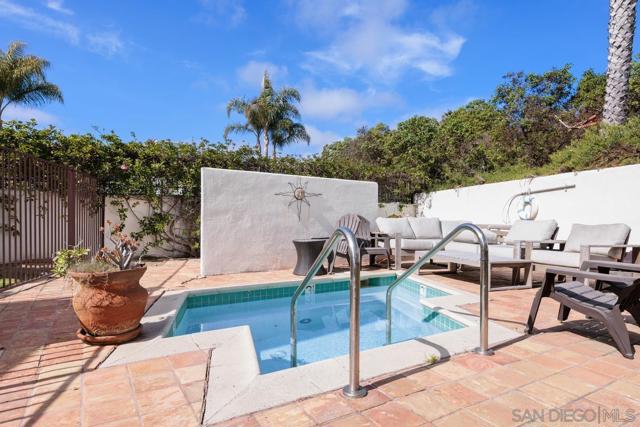 1729 Coast Blvd, Del Mar CA: https://media.crmls.org/mediaz/4ae2f989-adc3-4426-8d1b-fa0059a132d5.jpg