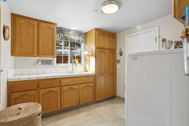 304 AVONDALE LANE, Livermore CA: https://media.crmls.org/mediaz/4ae31306-fdcb-494c-b5c6-eed43f3ecc4b.jpg