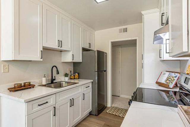181 Del Medio Avenue, Mountain View CA: https://media.crmls.org/mediaz/4ae33038-1099-4d8d-acef-8cf815941ed7.jpg