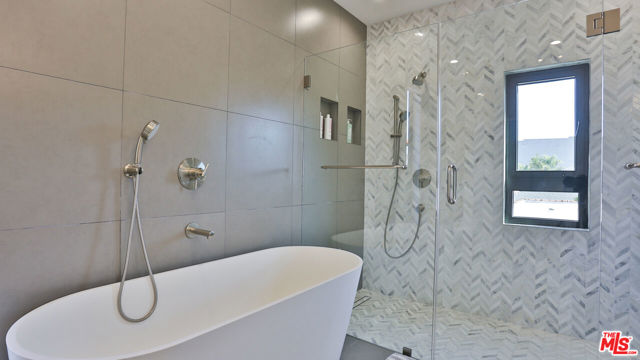 842 S Ogden Drive, Los Angeles CA: https://media.crmls.org/mediaz/4ae39eb1-aca8-4e34-92a9-5c65ee1df5bc.jpg