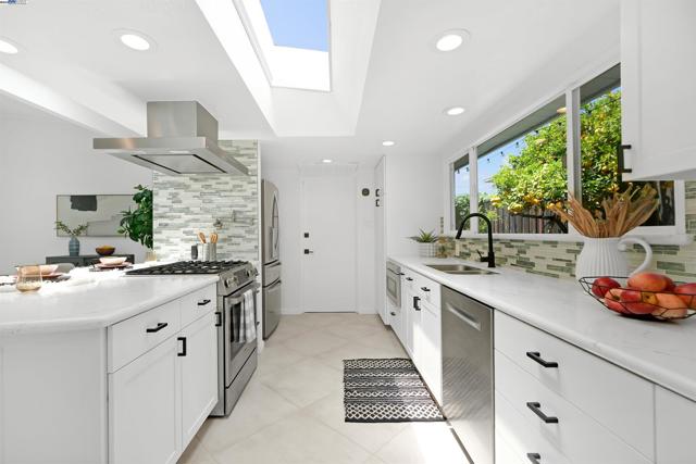 5893 Highwood Rd, Castro Valley CA: https://media.crmls.org/mediaz/4ae3cdd5-7984-4c16-9804-fece67f59bfd.jpg