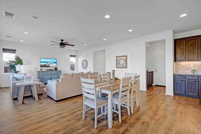 1061 Viognier Way, Gilroy CA: https://media.crmls.org/mediaz/4ae3cf2e-1ac5-420b-a0a0-c96c0737a625.jpg