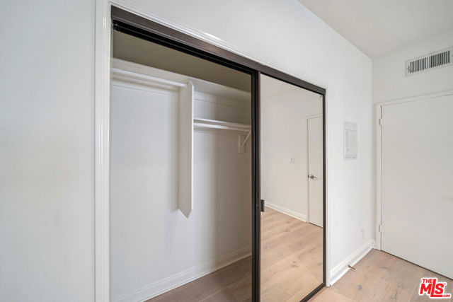 8865 Alden Drive, Los Angeles CA: https://media.crmls.org/mediaz/4ae413ca-31fe-4db8-acf0-f98cc51939cf.jpg