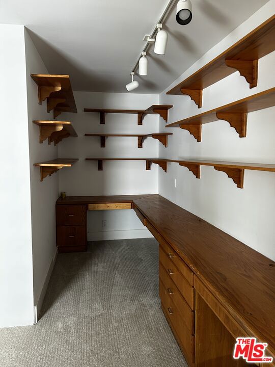 10515 Oaklawn Road, Los Angeles CA: https://media.crmls.org/mediaz/4ae4b956-fdf6-49bd-afb3-df88c09018ae.jpg