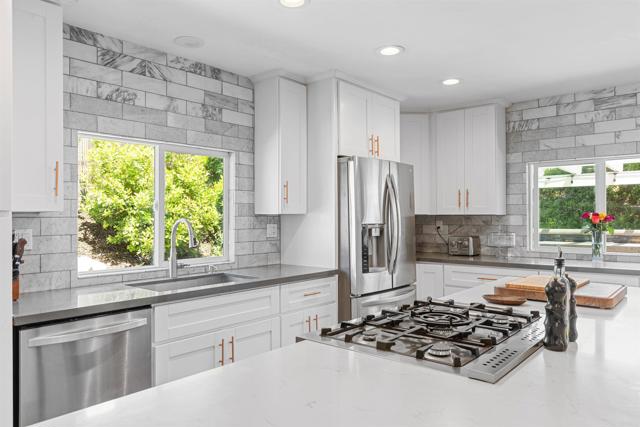 Detail Gallery Image 1 of 35 For 2528 Windmill View Rd, El Cajon,  CA 92020 - 4 Beds | 2 Baths