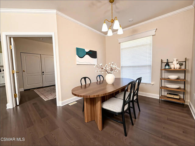114 Stevens Circle, Ventura CA: https://media.crmls.org/mediaz/4ae4ff62-94d9-4c53-ba3c-b2e4bdd2c237.jpg