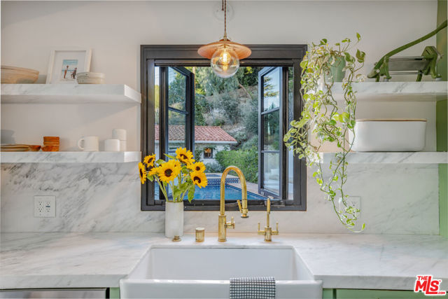 3646 Sunswept Drive, Studio City CA: https://media.crmls.org/mediaz/4ae50954-1823-4463-a602-730bb2f0e1b6.jpg
