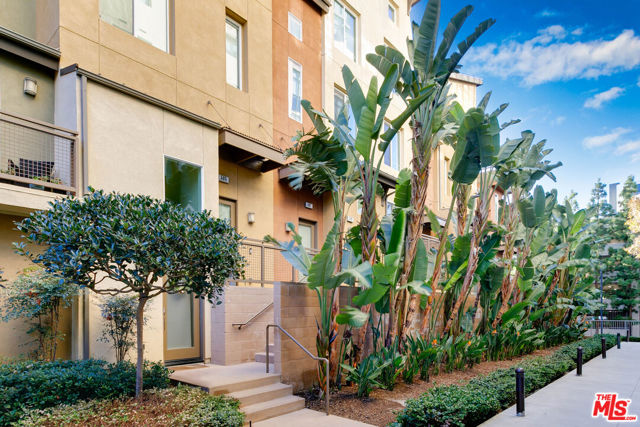 507 Rockefeller, Irvine CA: https://media.crmls.org/mediaz/4ae59b52-a192-4112-b18e-f8893e30db08.jpg