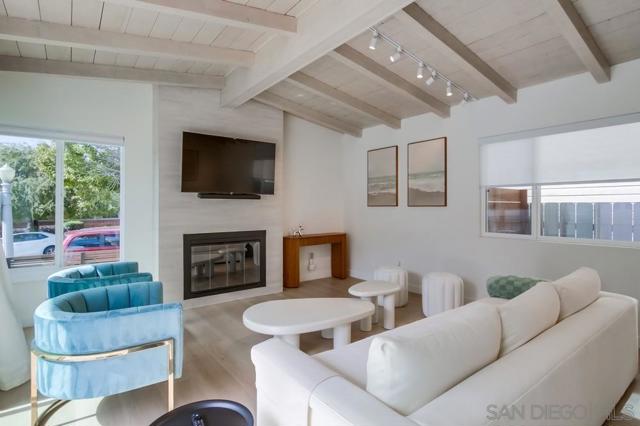 8457 Paseo Del Ocaso, La Jolla CA: https://media.crmls.org/mediaz/4ae5b43b-41fc-4449-b20b-6173fa7f0d1c.jpg