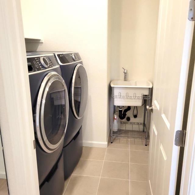 2080 Fuchsia Drive, Hollister CA: https://media.crmls.org/mediaz/4ae5ead4-92be-4f00-9091-5c9db597812e.jpg