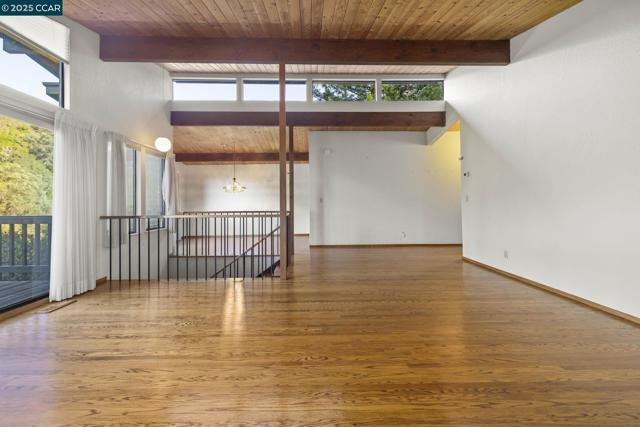 1383 Alvarado Rd, Berkeley CA: https://media.crmls.org/mediaz/4ae60cf3-5d8f-4761-844e-3b7b93500691.jpg