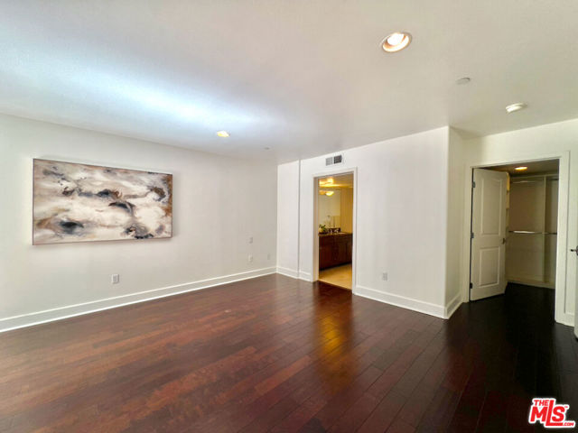 7249 Franklin Avenue, Los Angeles CA: https://media.crmls.org/mediaz/4ae67b2d-8415-473d-8a64-23c0f746c222.jpg