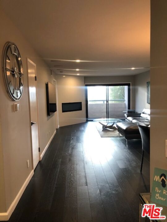 8300 Manitoba Street, Playa del Rey CA: https://media.crmls.org/mediaz/4ae6dd90-1a5a-44db-8edd-7e6b297d1fd0.jpg