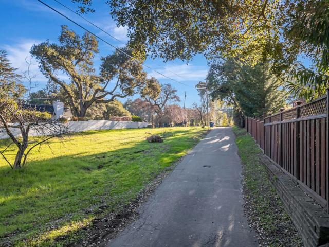 13845 Saratoga Avenue, Saratoga CA: https://media.crmls.org/mediaz/4ae6f18f-3cab-48a9-974a-f5fbcd1c0691.jpg