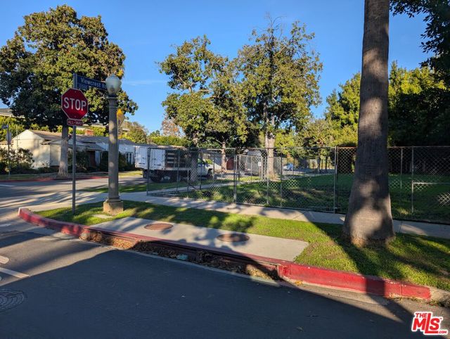 3746 Vantage Avenue, Studio City CA: https://media.crmls.org/mediaz/4ae6fdc1-d6b1-4af8-bcbe-5107f4d0bb3d.jpg