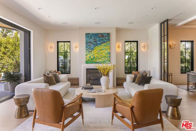 3935 Rhodes Avenue, Studio City CA: https://media.crmls.org/mediaz/4ae797ae-d987-44ec-afc6-1afaa6790f3f.jpg
