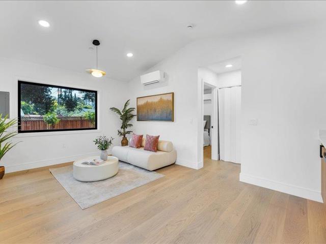883 Rorke Way, Palo Alto CA: https://media.crmls.org/mediaz/4ae79842-c8d4-4009-a05e-5804fa409c57.jpg