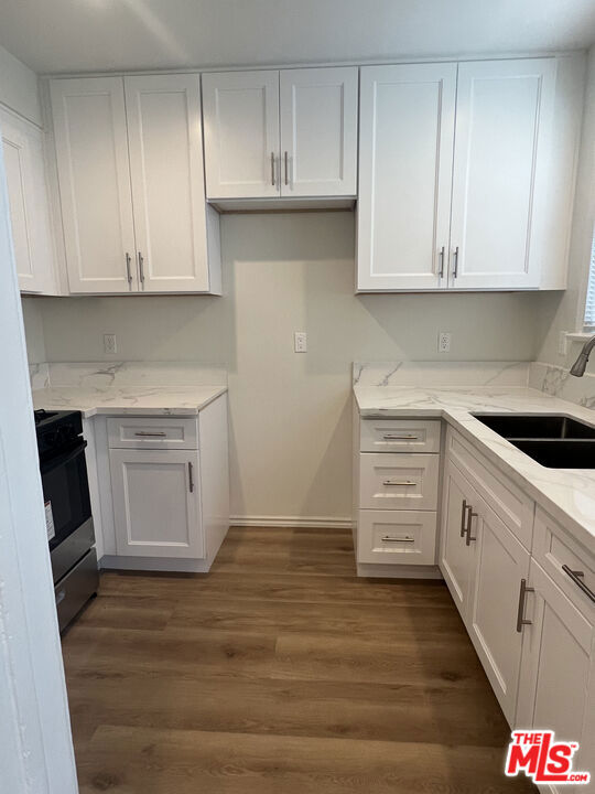 4129 1/2 W Toluca Lake Avenue, Burbank CA: https://media.crmls.org/mediaz/4ae823e7-56a2-434d-816b-649832a78734.jpg