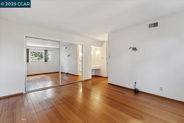 1759 Crescent Dr, Walnut Creek CA: https://media.crmls.org/mediaz/4ae82995-462a-4fda-ae4b-0d794ef4aa19.jpg